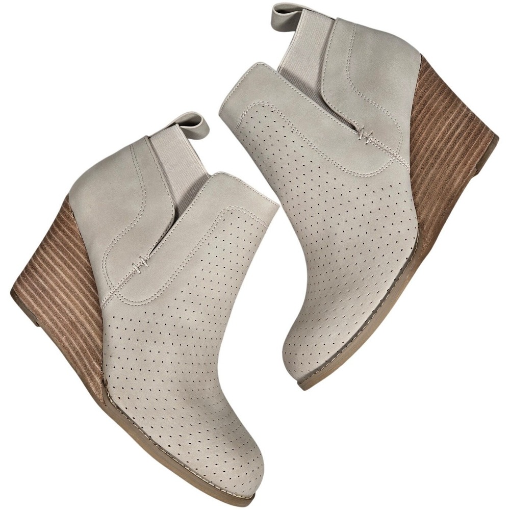 DV by Dolce Vita Gerdy Beige Perforated Wedge Booties Womens 9 Vegan Leather‎